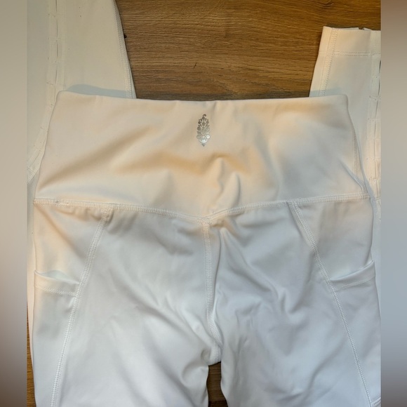 Free People - Movement - Picture 5 of 9